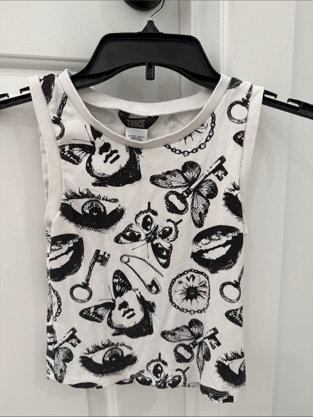 Truce Girls' White Graphic Tank Top